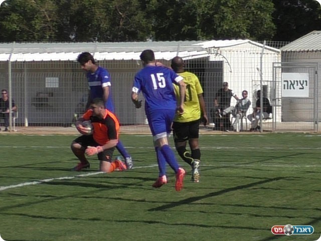 החמצה ענקית. כהן בועט לידיים של ג'נשוילי (שקד מורג)